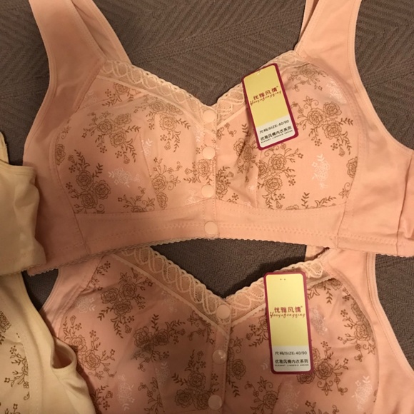 4 Bras - Picture 3 of 4